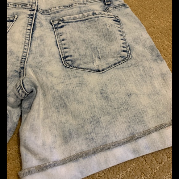EUC APT9 Light Acid Washed Denim Cuffed Shorts - Picture 4 of 12
